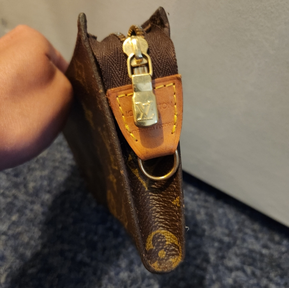 Authentic Louis Vuitton Monogram Toiletry Pouch - Picture 2 of 6